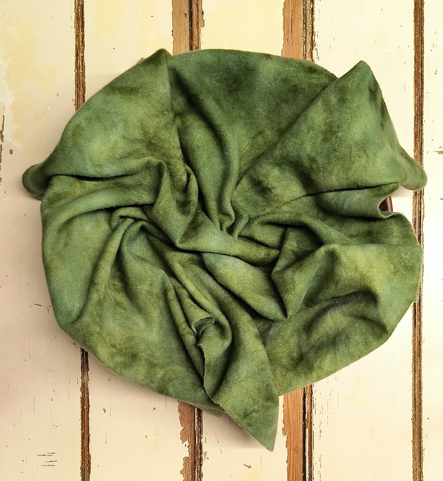 MOSS GREEN 00 M Hand Dyed Wool (Wholesale)