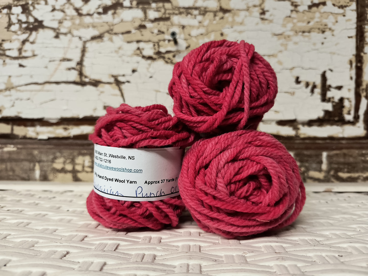 Hawaiian Punch 01 M Hand Dyed Wool Yarn Cake