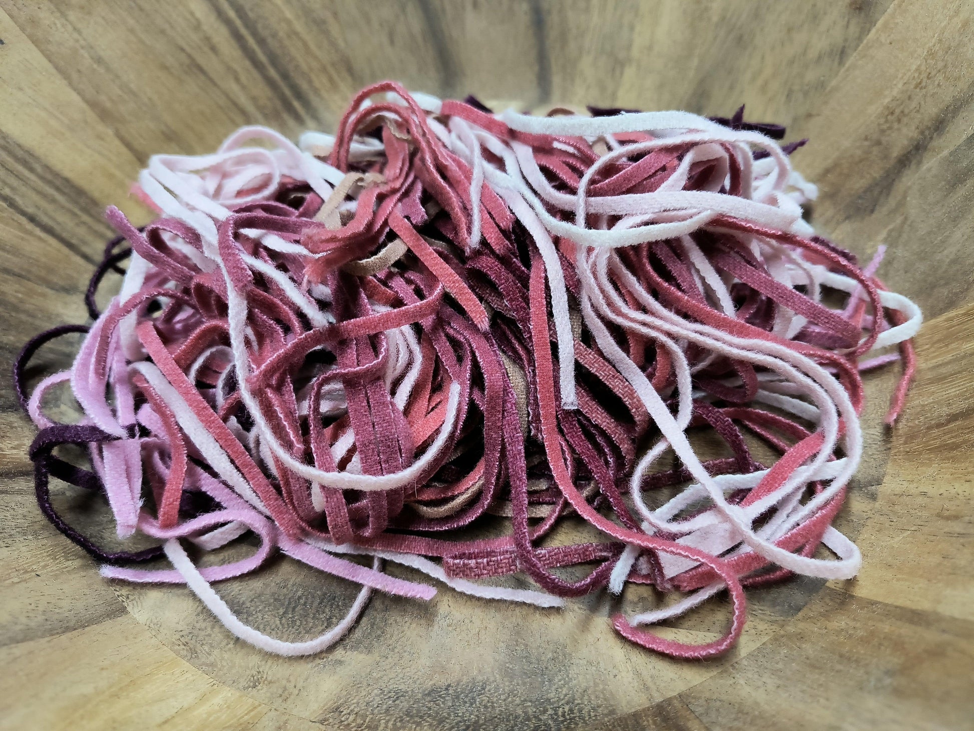 Long Pre-Cut Mixed Pink 2oz Bundle Hand Dyed Wool Strips - All About Ewe Wool Shop