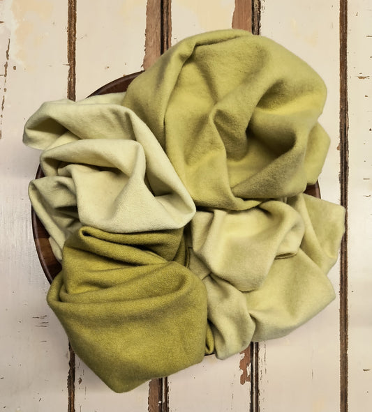 GOLDEN PEAR VALUES P | Set of 4 Hand Dyed Wool