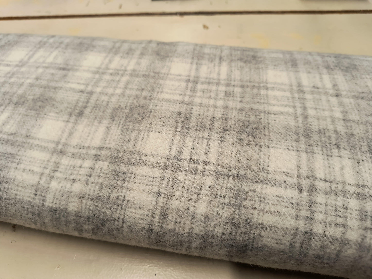 CHILI PEPPER (Mottled) Hand Dyed Plaid Wool (Light) - All About Ewe Wool Shop