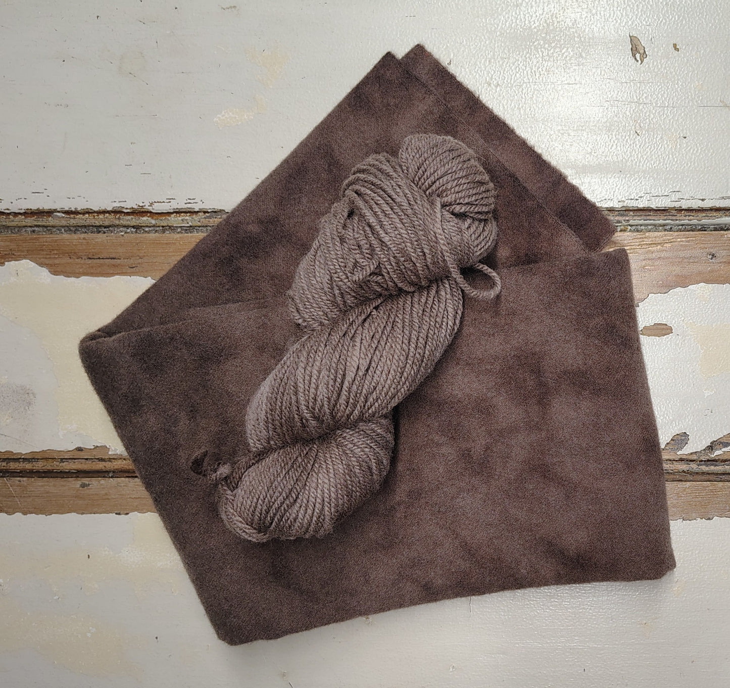 Seal 01 M Hand Dyed Wool Yarn