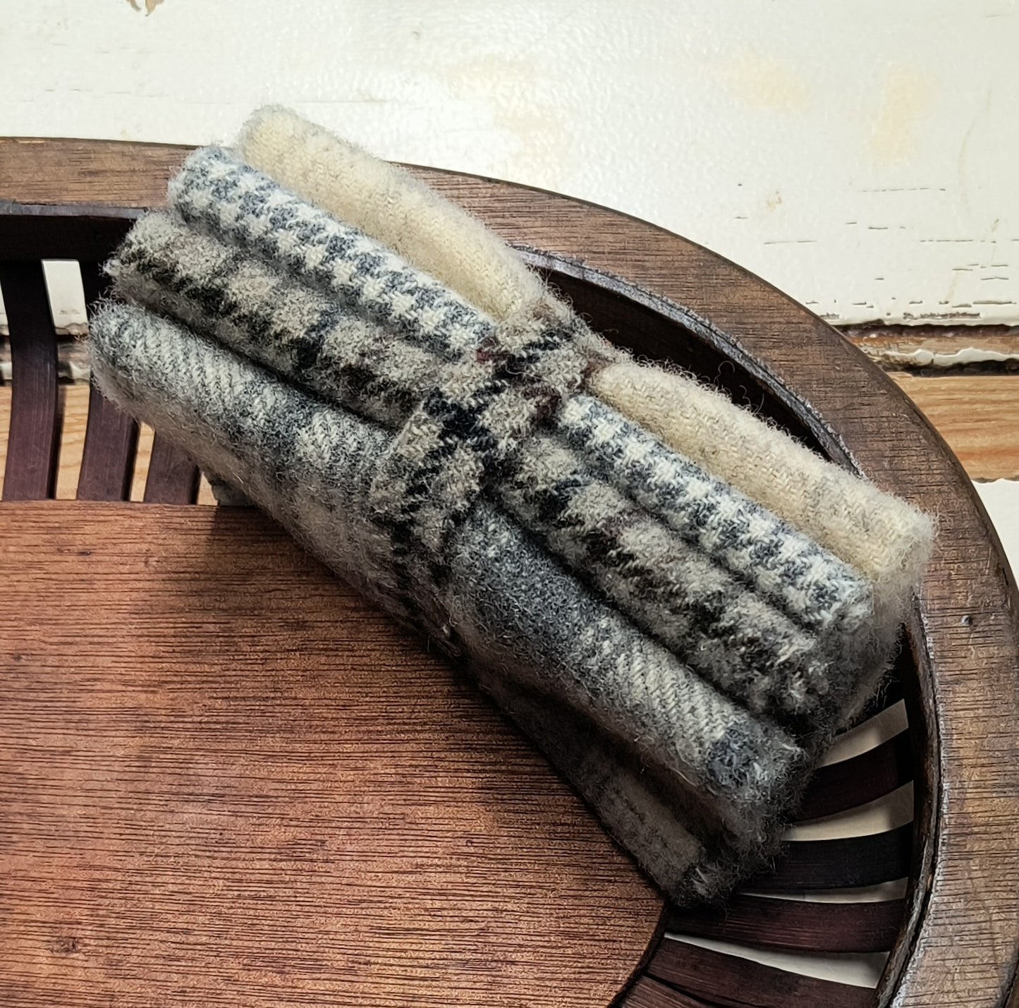 STRAW BUNDLE Hand Dyed Wool