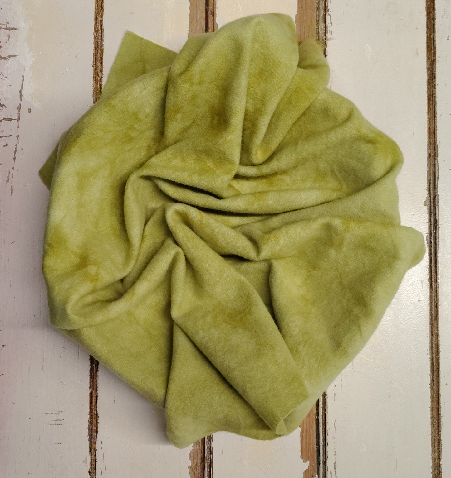 GOLDEN PEAR 00 M Hand Dyed Wool