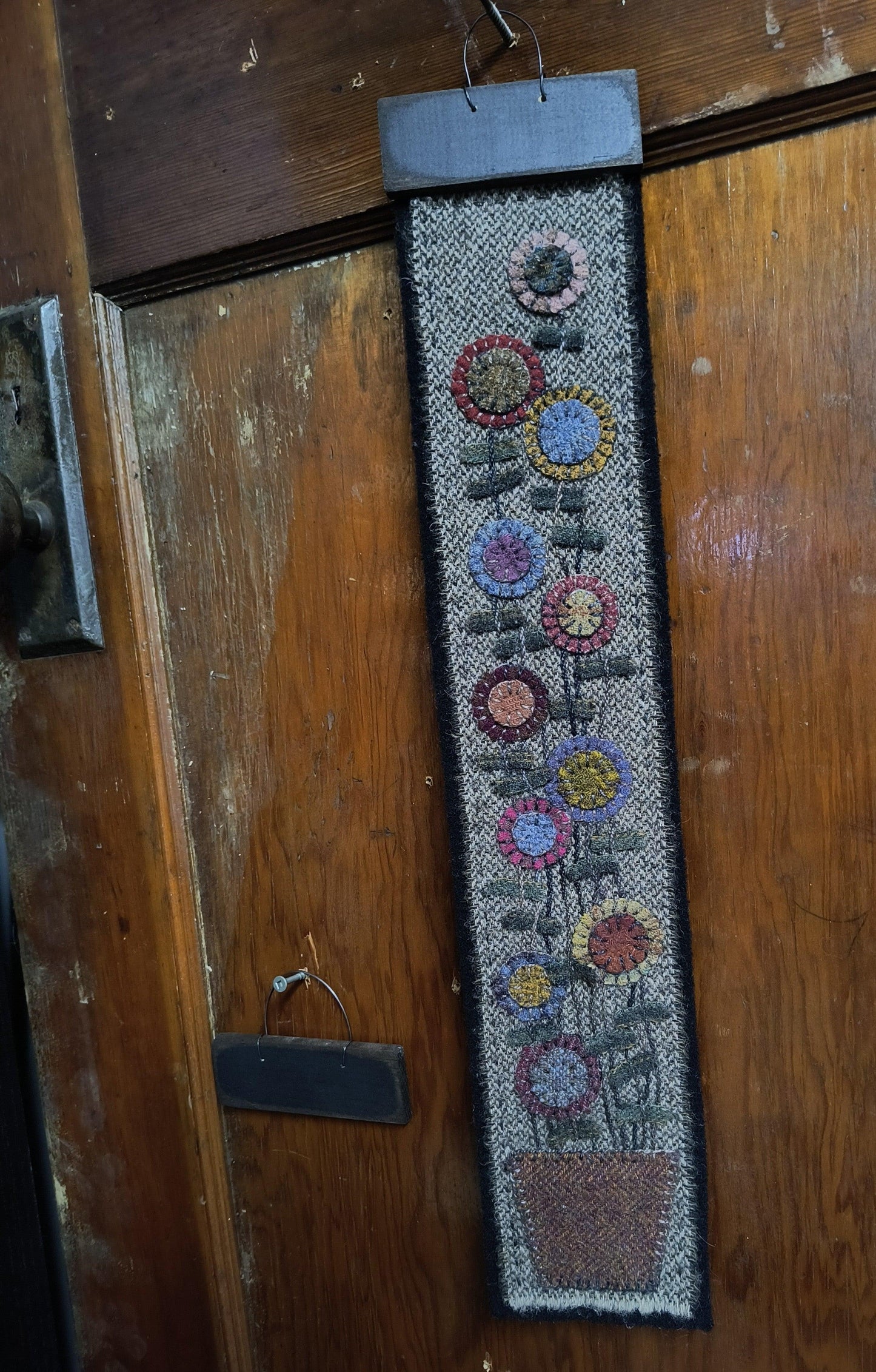 4¼" Wooden Distressed Hanger with Wire - All About Ewe Wool Shop