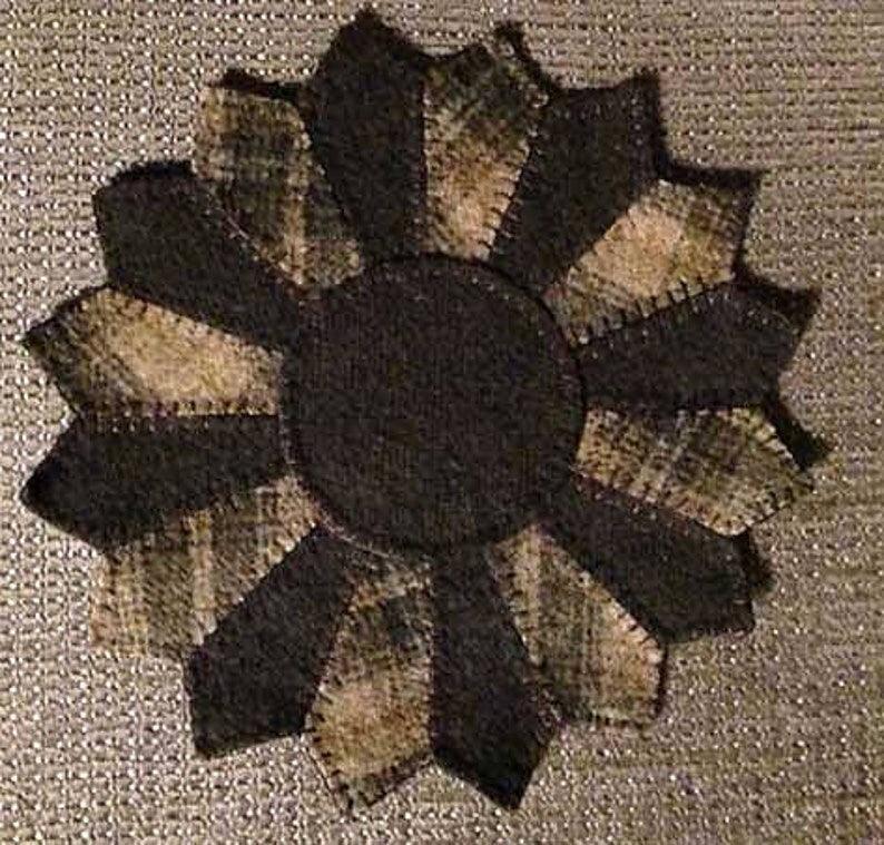 Dresden Plate Paper Pattern - All About Ewe Wool Shop