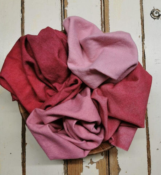 WINE ROSE VALUES | Set of 4 hand-dyed wool | Patchwork | Applique | Hooking | Punching