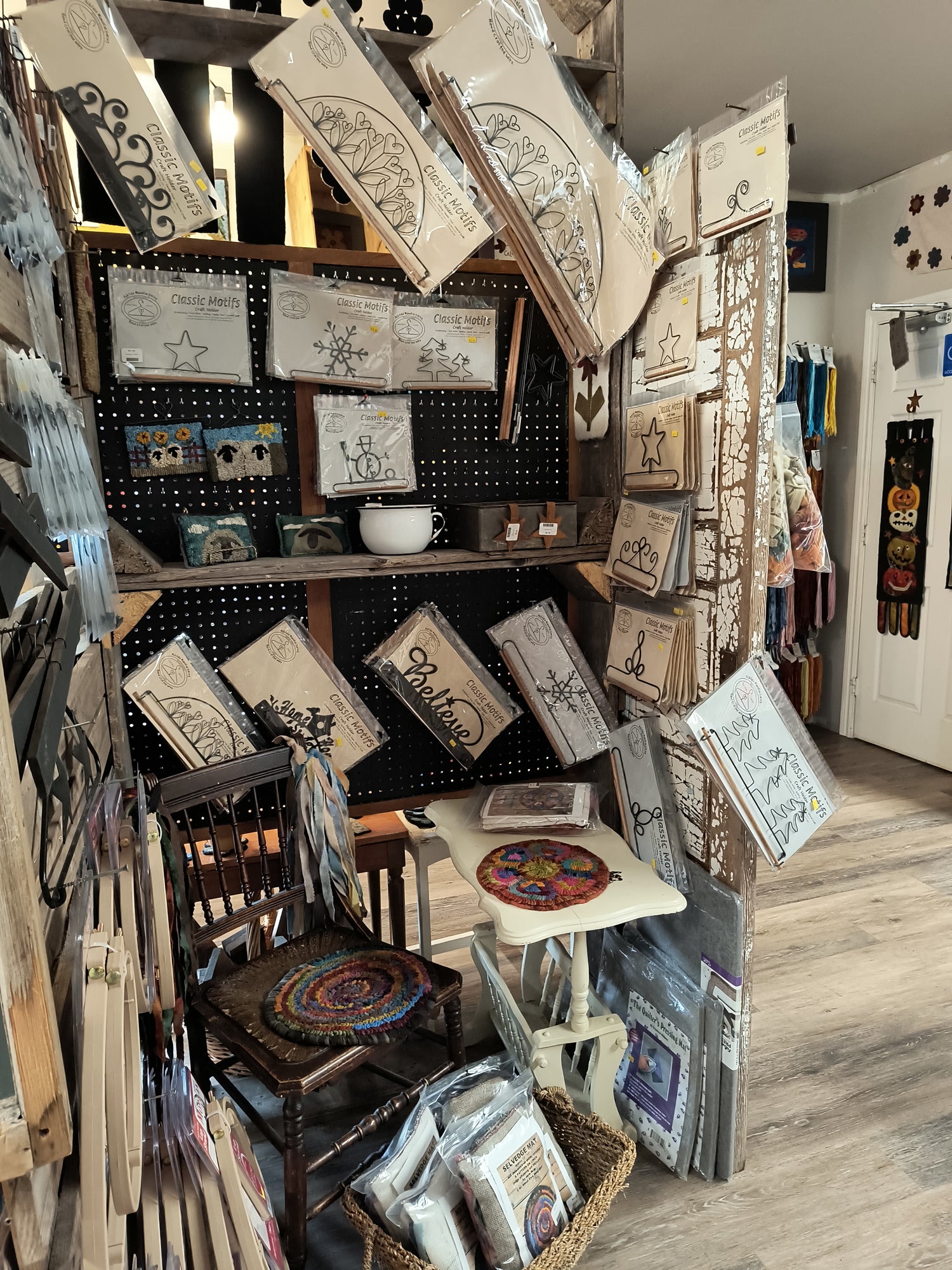 Metal Hangers & Stands
