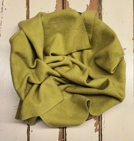 GOLDEN PEAR 00 P Hand Dyed Wool (Wholesale)