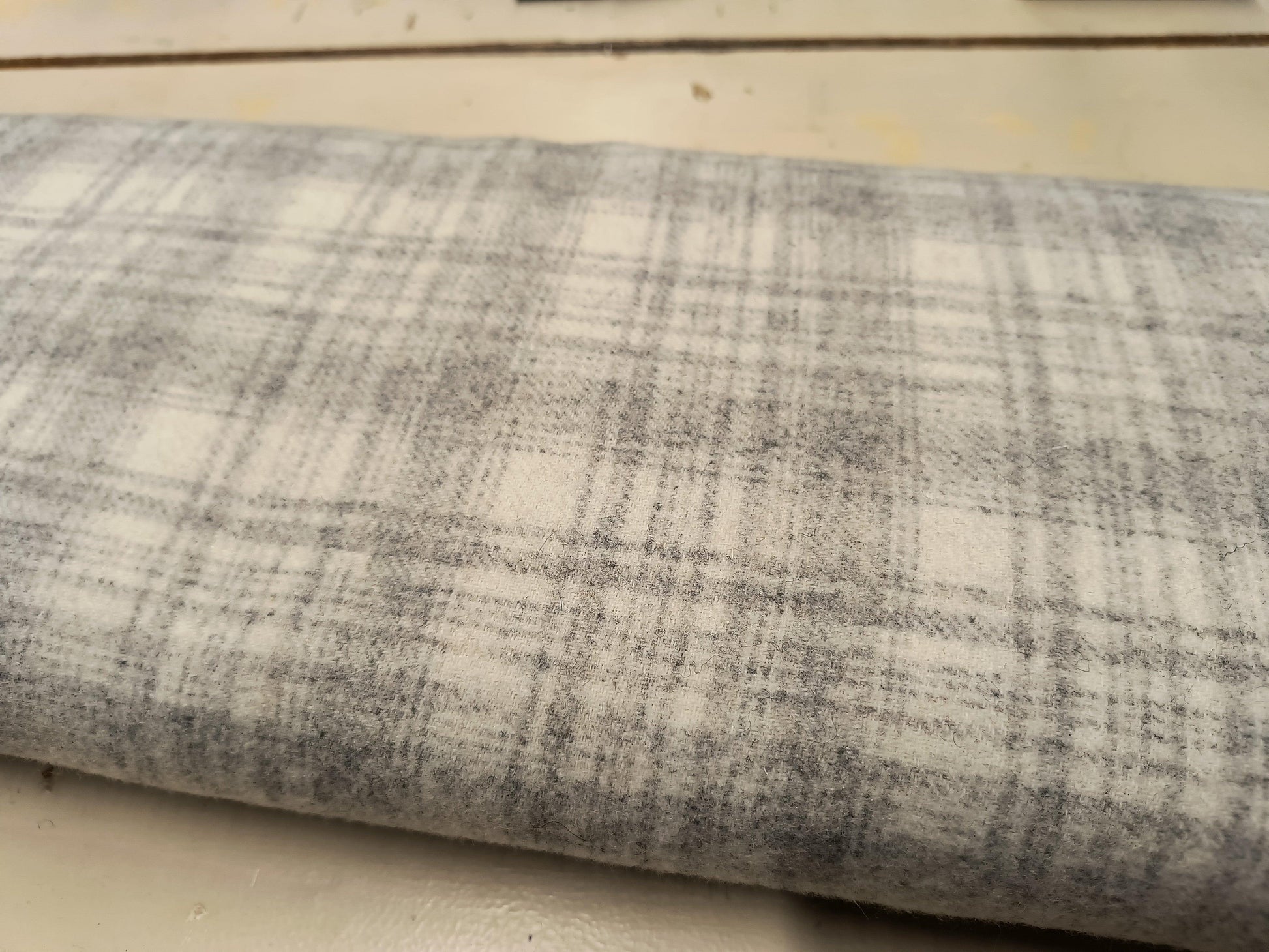 CHILI PEPPER (Mottled) Hand Dyed Plaid Wool (Light) - All About Ewe Wool Shop