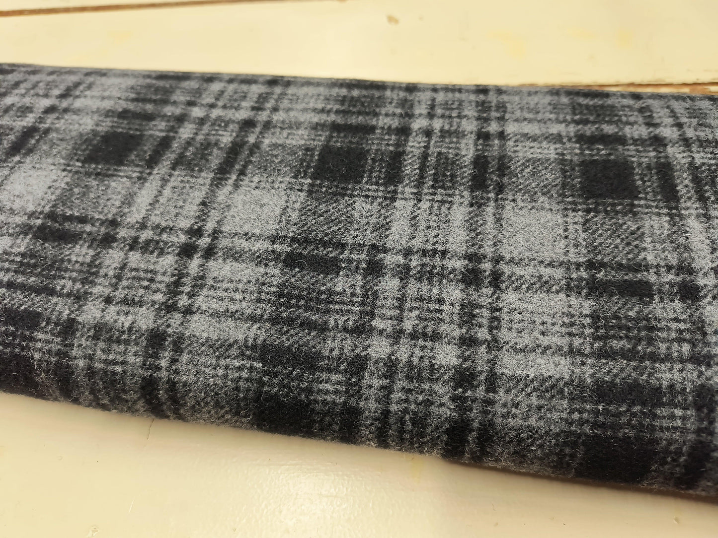 MOSS M Hand Dyed Plaid Wool (Dark)