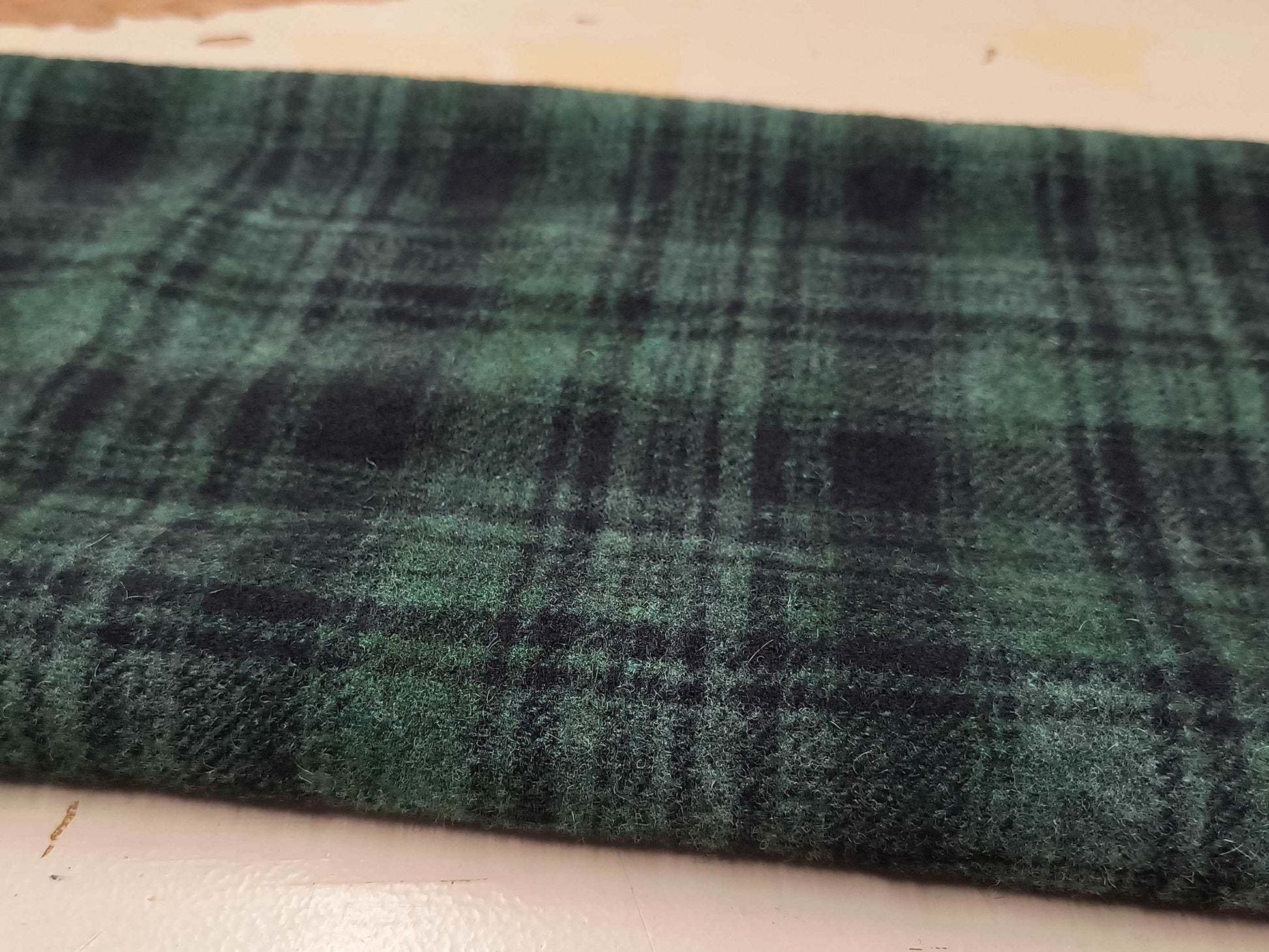GREEN (Mottled) Hand Dyed Plaid Wool (Dark)