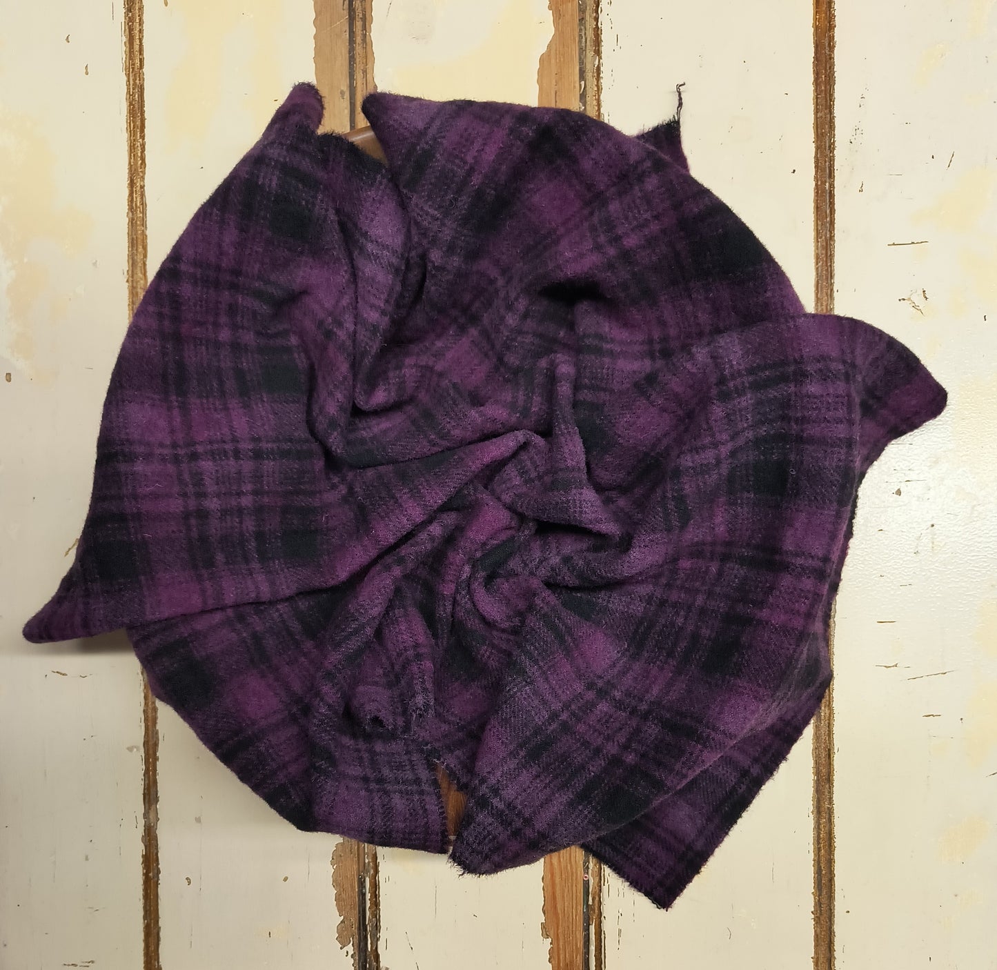 RED VIOLET 01 M Hand Dyed Plaid Wool (Dark)