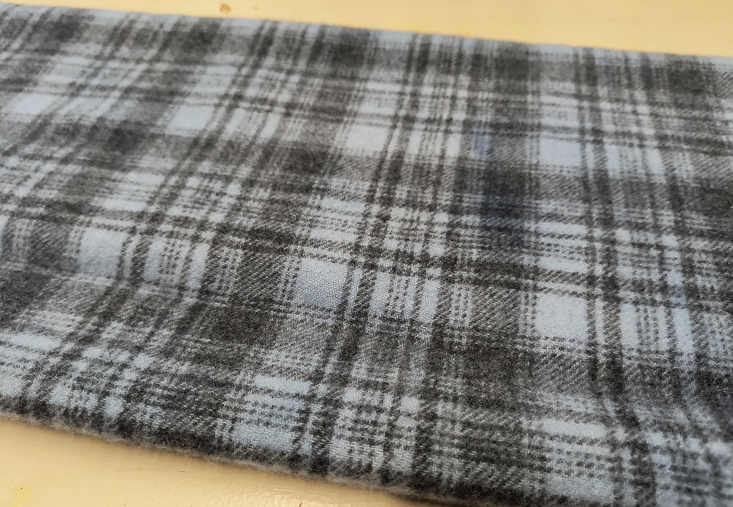 BLUEBERRY 01 M Hand Dyed Plaid Wool (Medium)
