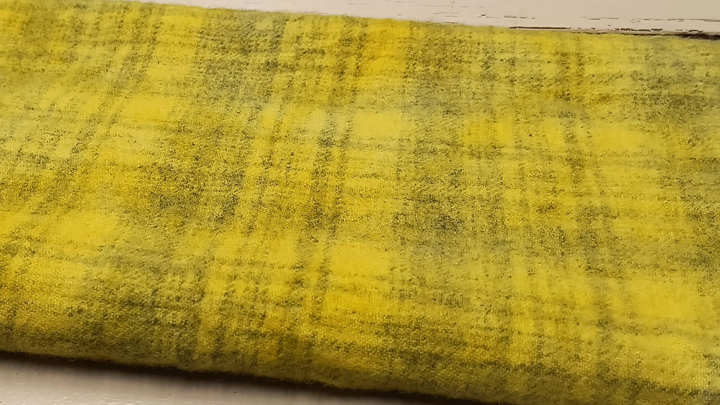 YELLOW 01 M Hand Dyed Plaid Wool (Light)