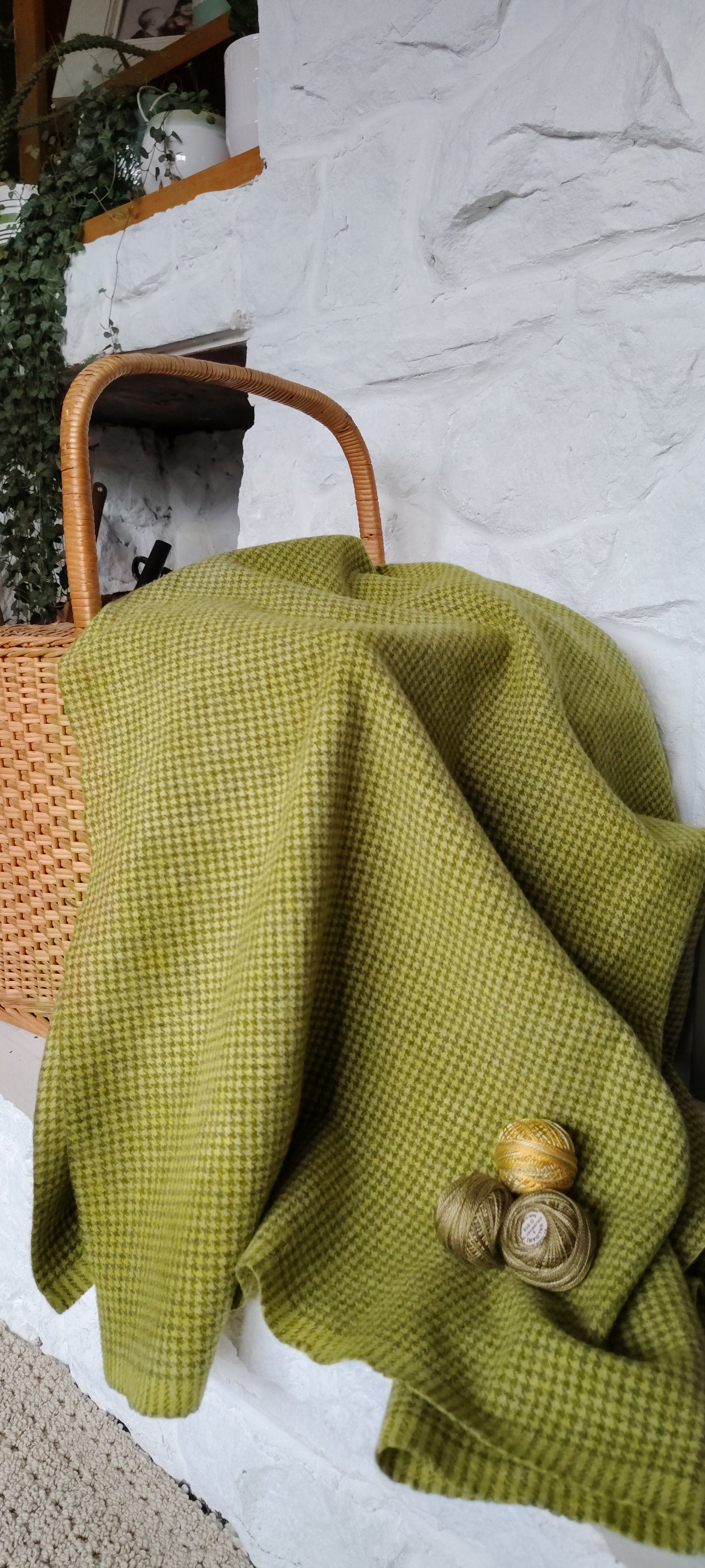 Grasshopper Hand Dyed Houndstooth Wool