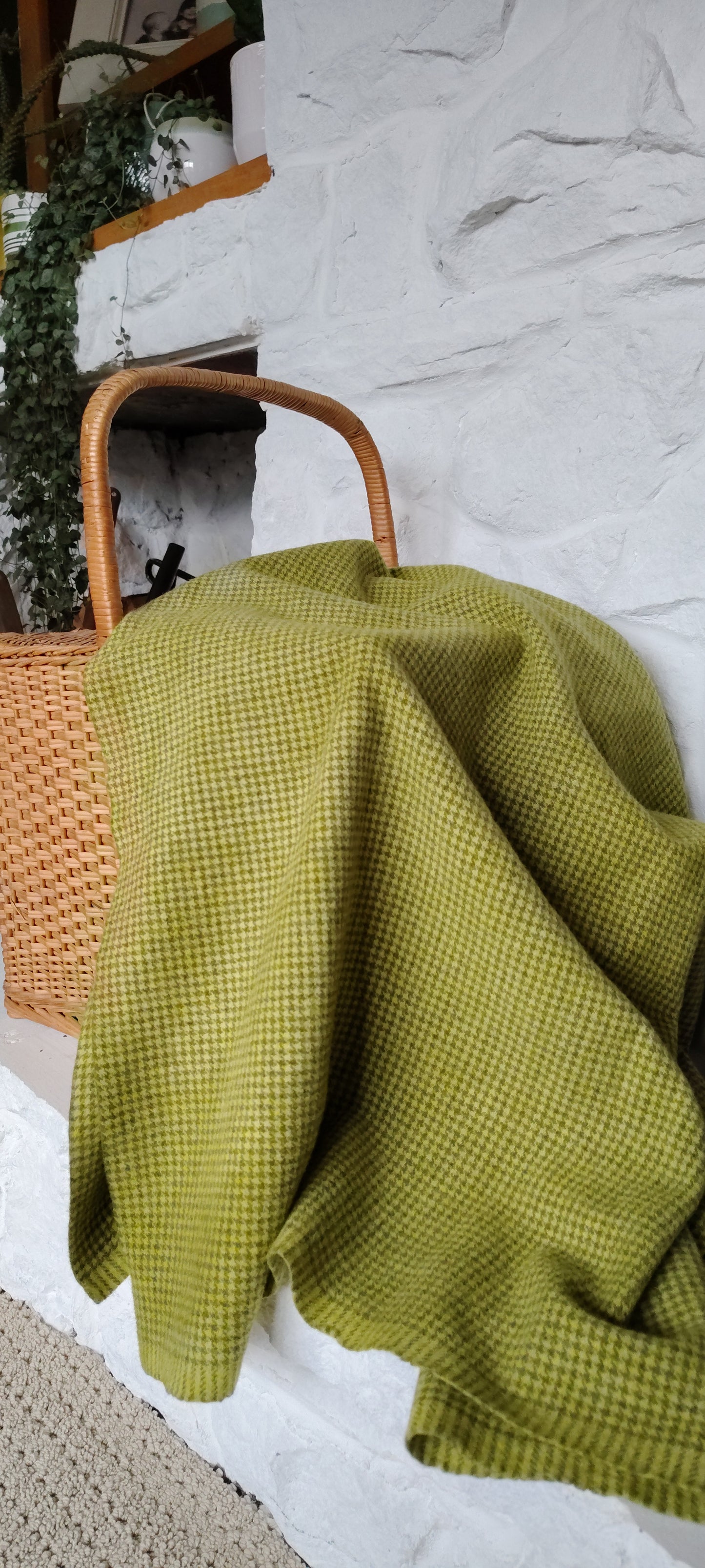 Grasshopper Hand Dyed Houndstooth Wool