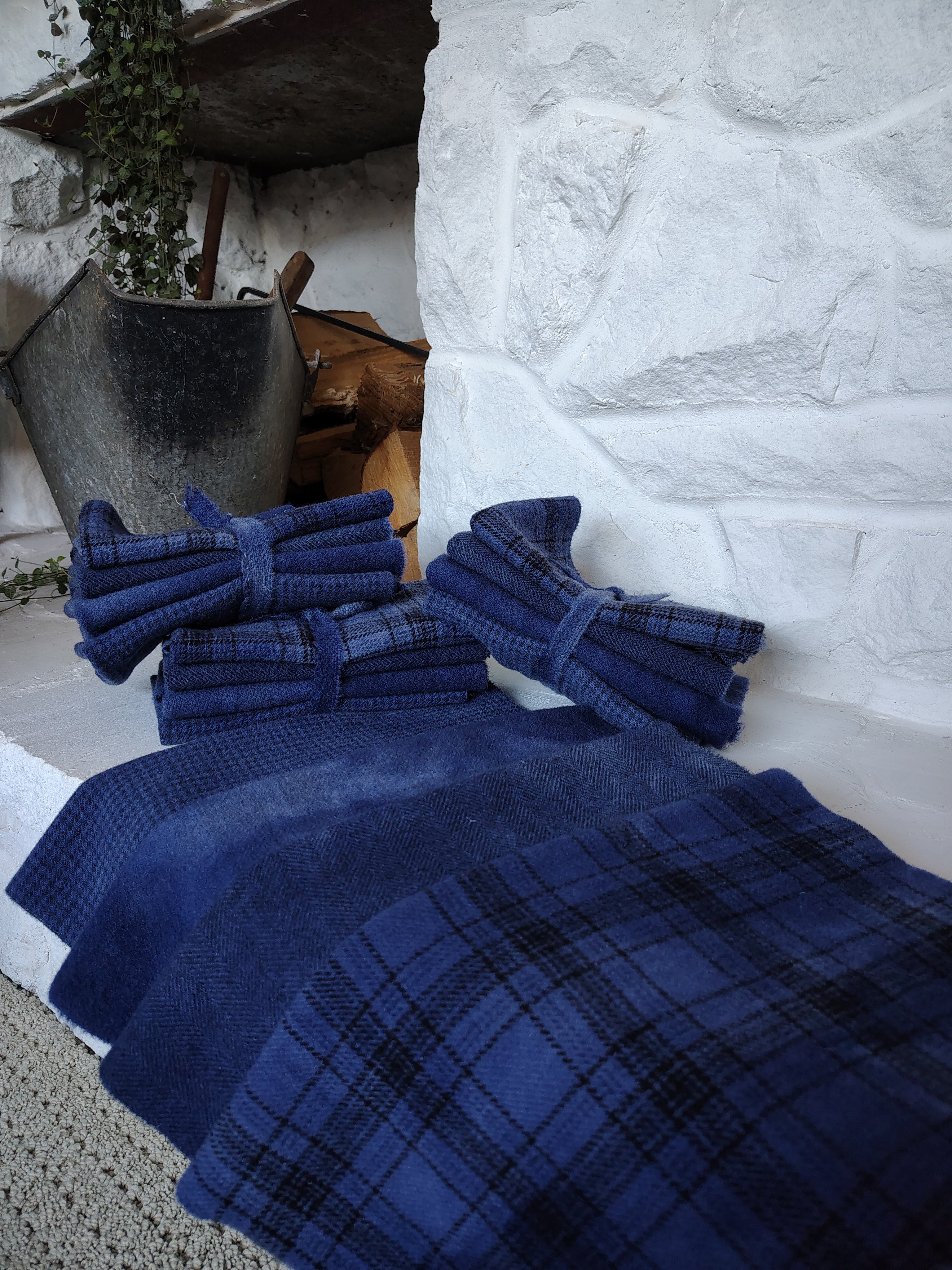 Navy Patterned Wool Navy Hand Dyed Wool Fat Eighth Bundle – All About Ewe Wool Shop