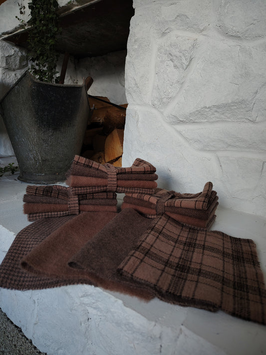 Seal Brown Hand Dyed Wool Fat Sixteenth Bundle