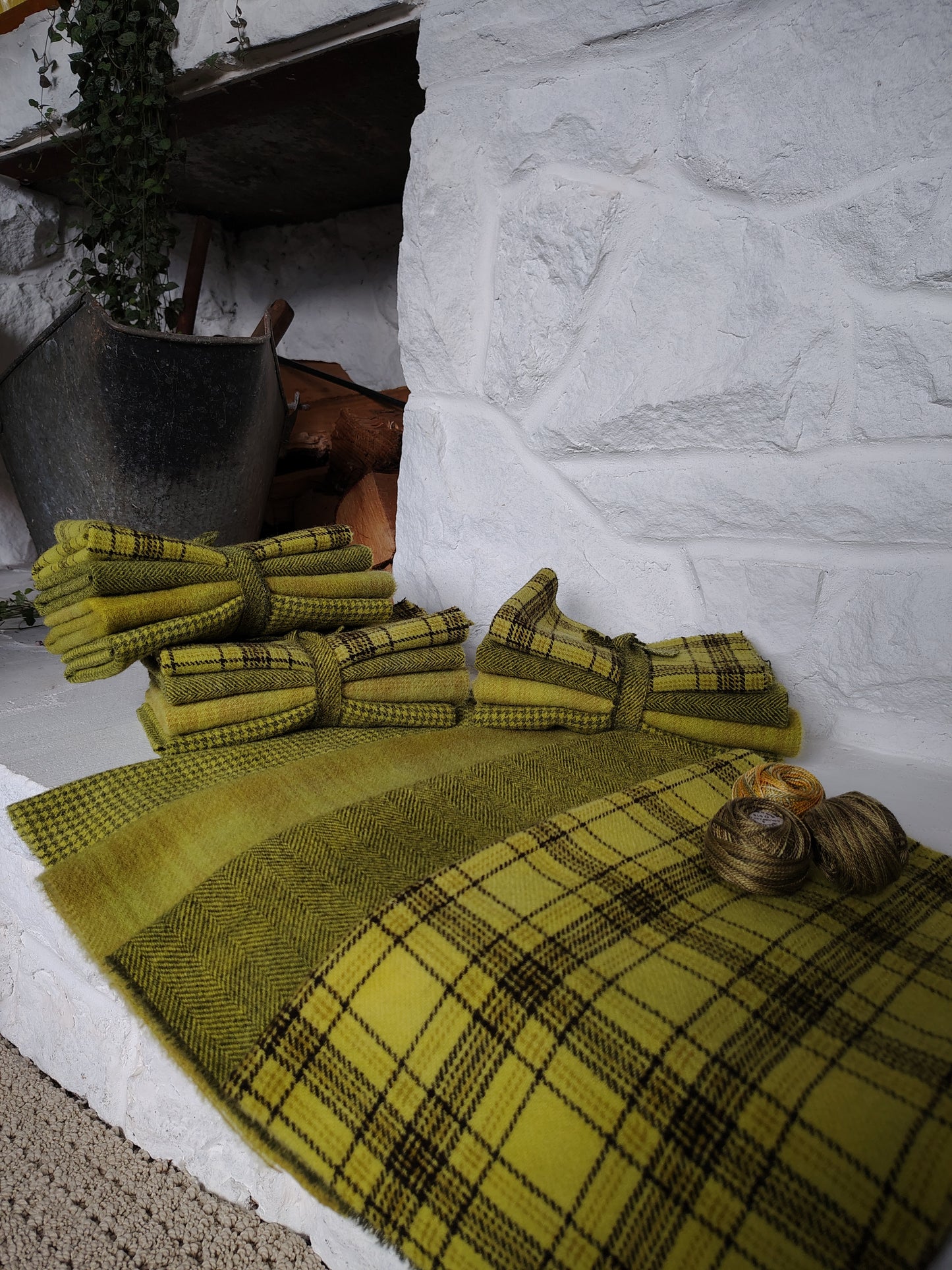 Grasshopper Hand Dyed Wool Fat Eighth Bundle