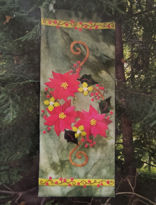 CLEARANCE | Poinsettia & Winterberries Runner Pattern